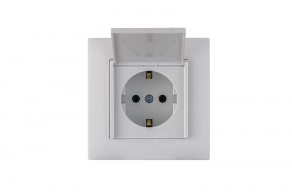 Розетка 1-м с крышкой Karea RIZZ с заземл. бел. Makel 88001029